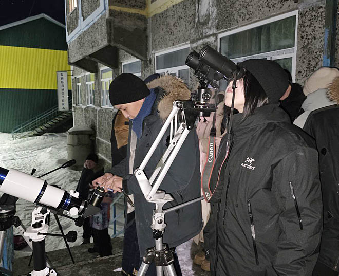 «ЧукоЦкие Наблюдатели» смотрят наверх