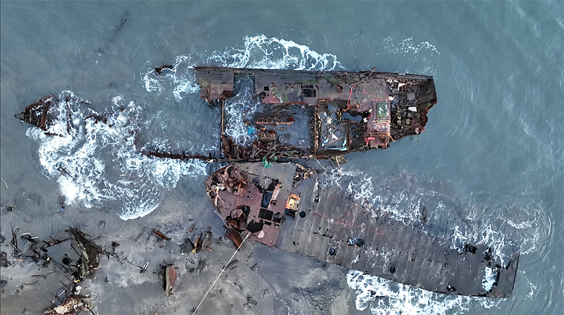 Акватории Дальнего Востока в этом году освободят от 17 затонувших судов