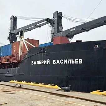 Во Владивостоке осуществляется погрузка трёх судов, которые отправятся на Чукотку