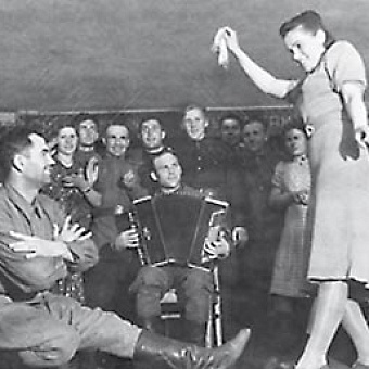 И НА ВОЙНЕ ЕСТЬ МЕСТО ПРАЗДНИКУ