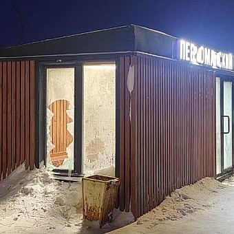 «Пригрелся» в павильоне