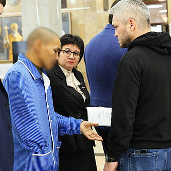 В хороших условиях, у лучших врачей