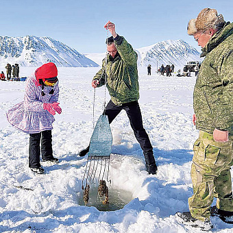 За морской картошкой – на лёд бухты Эмма
