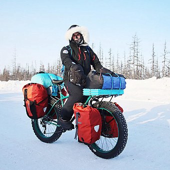 По зимнику, крутя педали