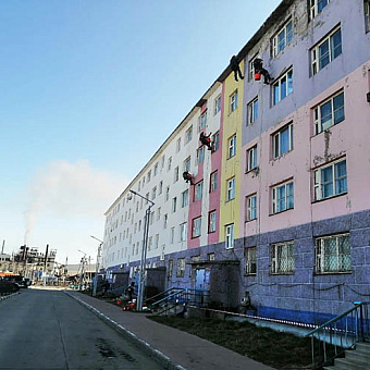 На «китайской стене» – альпинисты